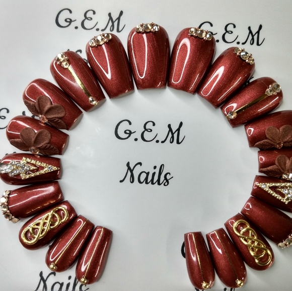 Press on nails (short tapered coffin) - Picture 2 of 3